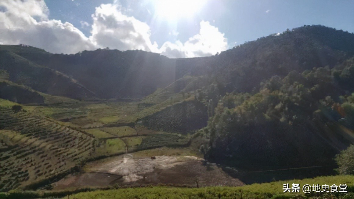 缅甸佤邦有两块土地，南佤和北佤如何交往？