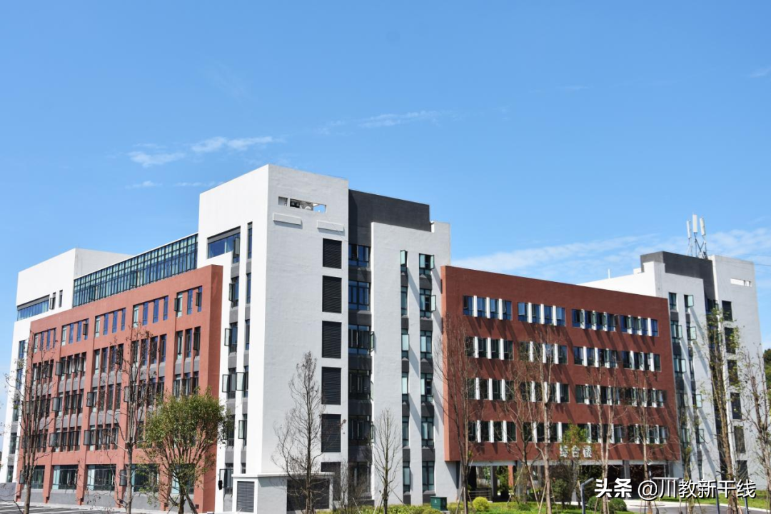 就业升学路皆宽——走进中国第一所通用航空高校天府通航学院