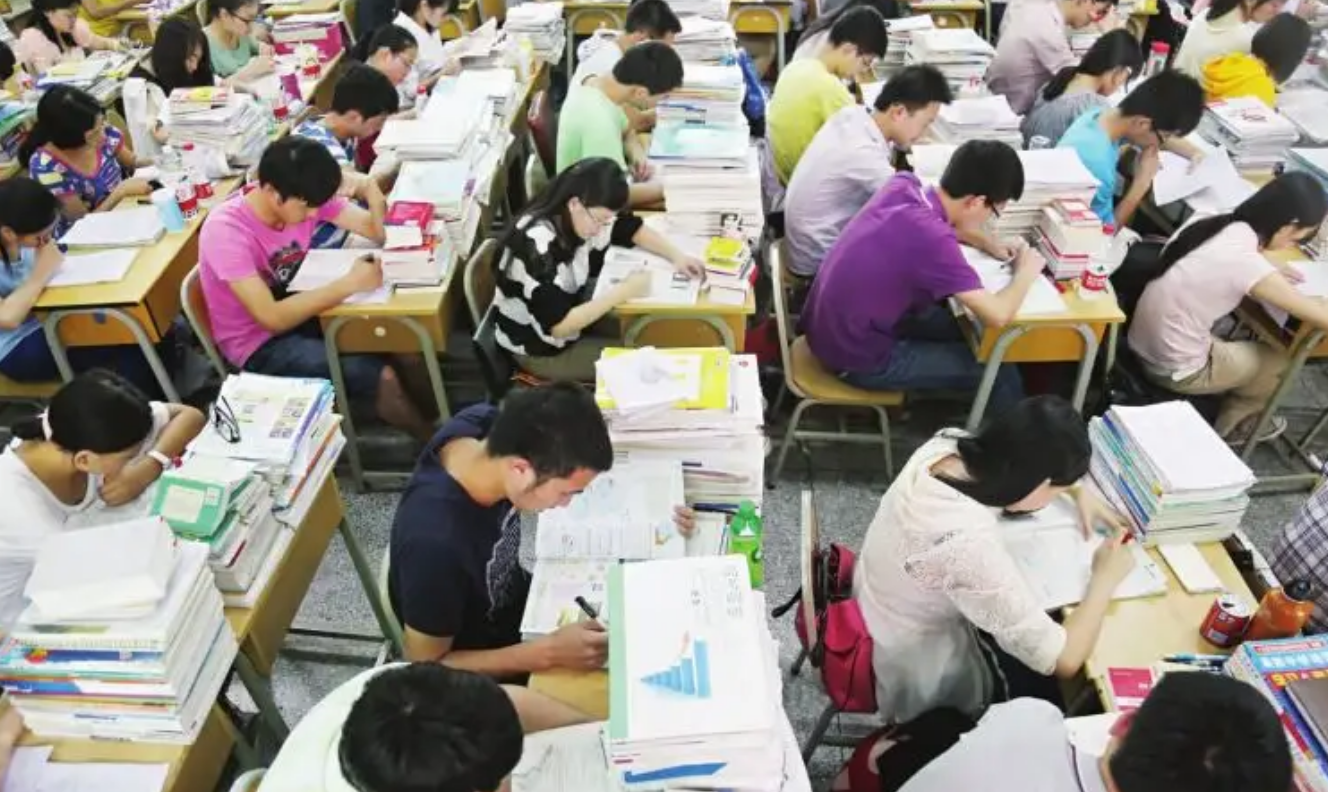 常学福：高考800多分，人大毕业今扔掉手机四处流浪