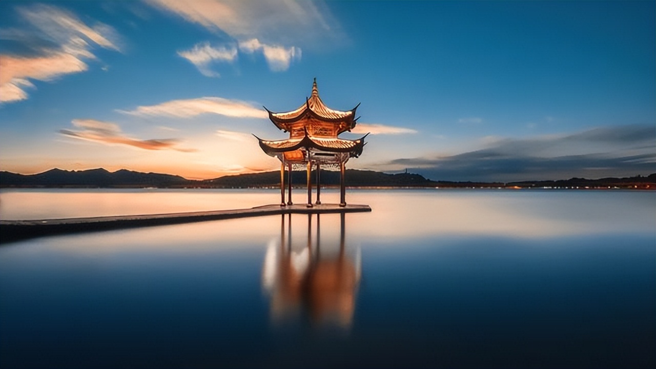 张籍写给好友的一首七律,清新雅致,意境悠远,颇具匠心