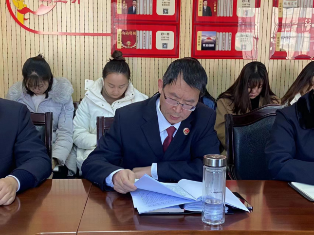 立足检察履职 加强人才培养 黄龙县检察院组织学习《加强新时代检察人才培养若干措施》