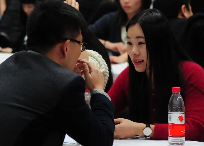 安徽一大学生火了，相亲对象是高中班主任，缘分来了怎么也挡不住