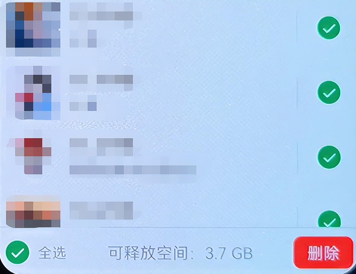 無論和誰聊天，只清理聊天記錄沒有用，點開設置，才能徹底刪除掉