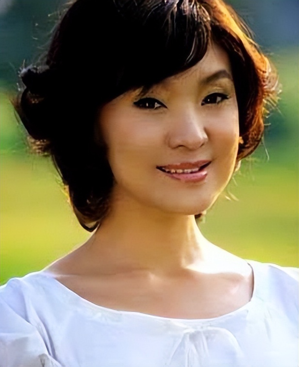 歌手陈红：退出歌坛嫁李军，离婚后对簿公堂声誉尽毁，人生太坎坷