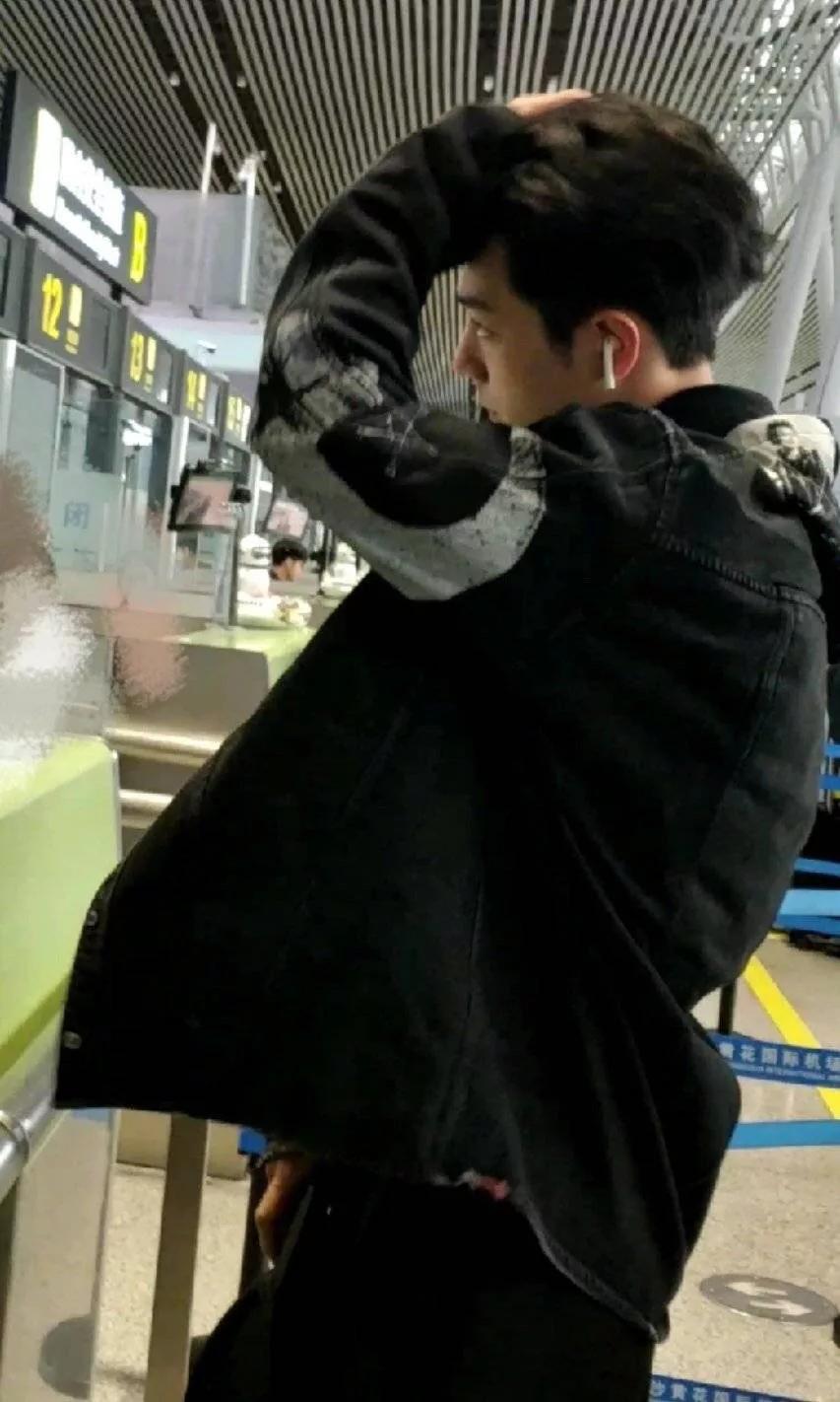 考古肖战:2018年9月—12月机场时间线汇总,今天请叫我收图狂魔