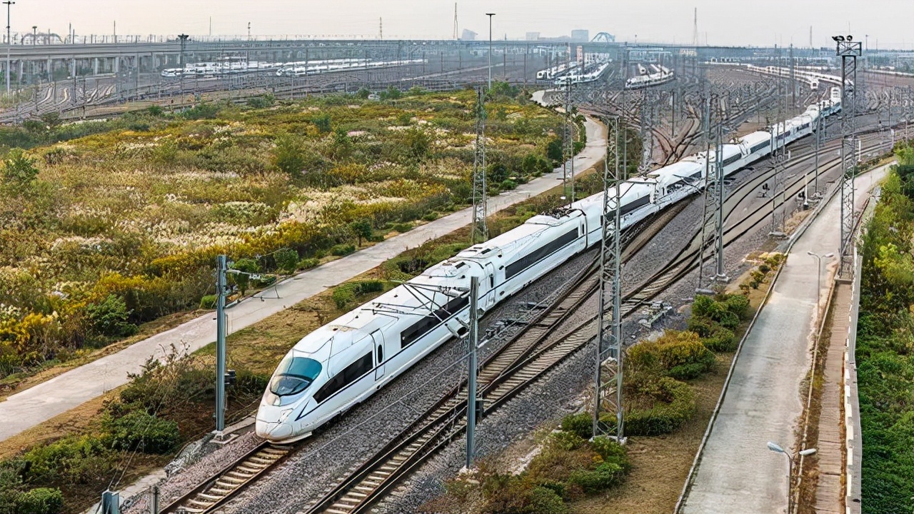 d开头的车是高铁吗?一个是路,一个是车,为啥还有乘客分不清