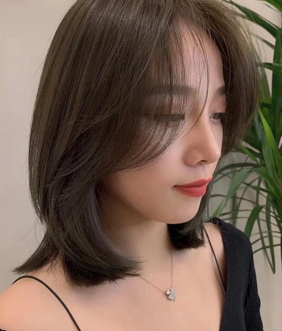 40-50岁的圆脸中年女人，适合留什么样的短发？