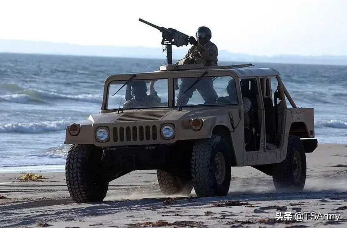 9,悍马m1114轻型突击车