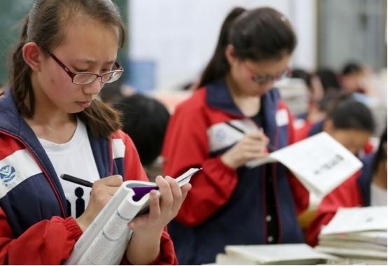 因“烧钱”而出名的3所高校，家境普通的学生，报考前需要三思