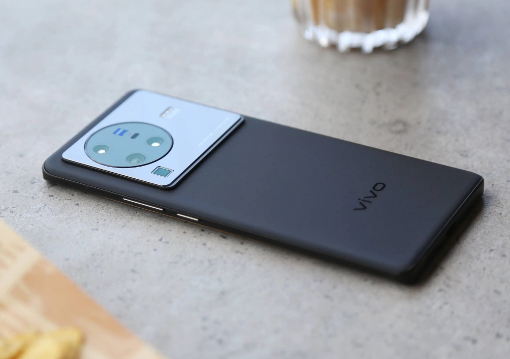 贵有贵的道理，目前这4款旗舰手机“最值得入手”，几乎没有短板