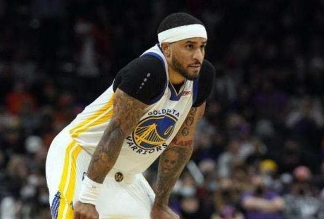 nba球员为什么擦鞋(勇士小佩顿太有意思了,用"头"发边线球,踩到观众