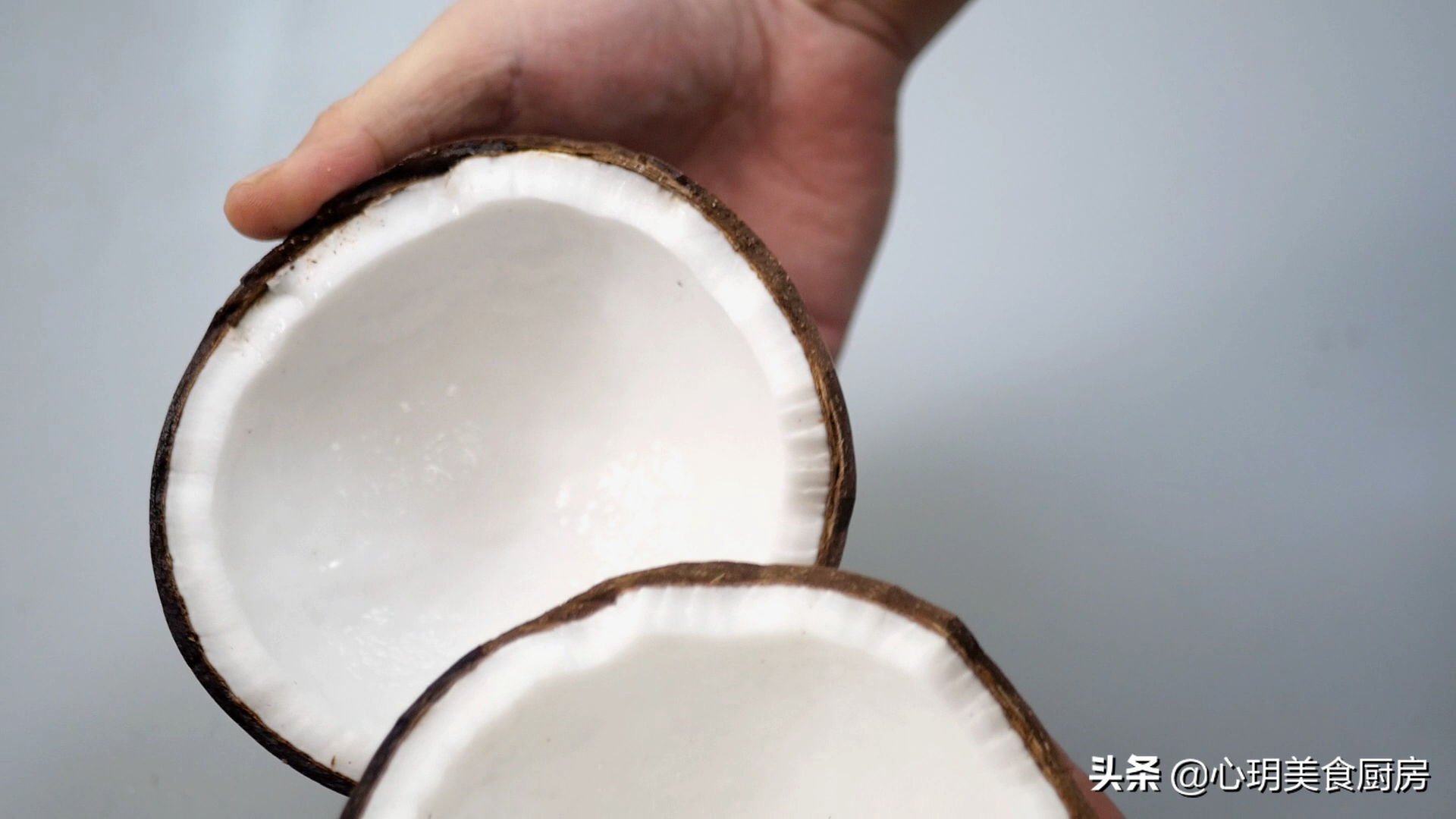 椰肉怎么取出来方便（简单五步取出椰肉很轻松）