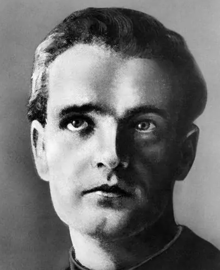 二战中希特勒有多残暴？送上万未成年孩子上战场，被俘后痛哭求饶