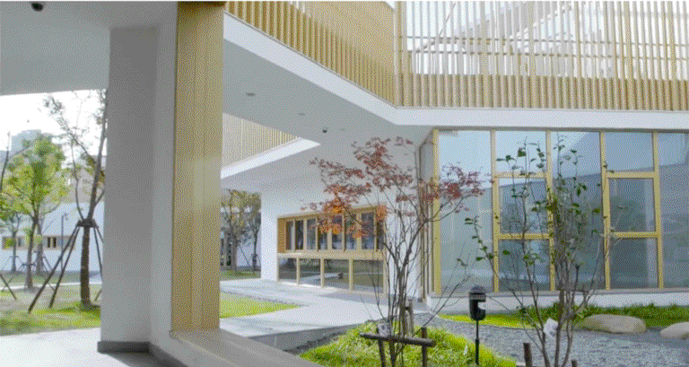 五颜六色的幼儿园OUT了！快看这蜂巢般的“素颜”校园