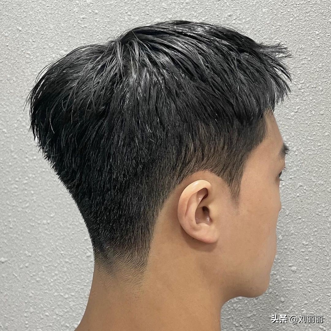 两边短中间长的发型(长脸型适合什么样的短发发型)-图2