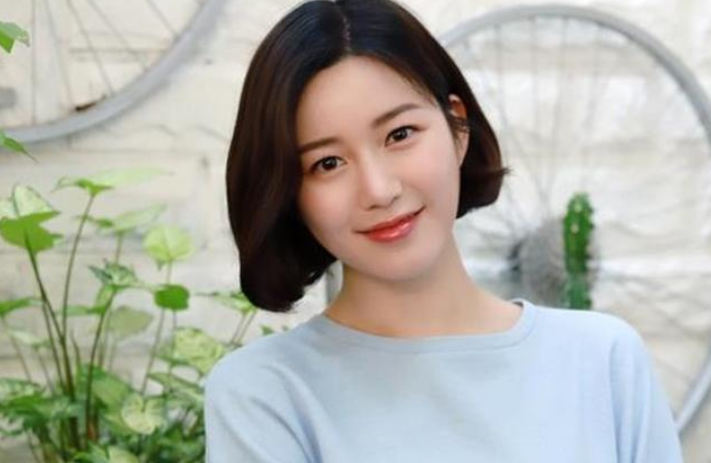 李侑菲：统一亚洲男人审美，父亲是韩国的富商，妹妹男友是李昇基