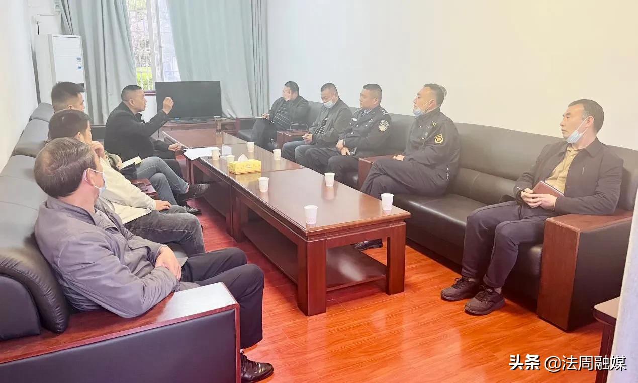 澧县澧阳街道联合多部门对朱家堰街马路市场开展综合整治行动