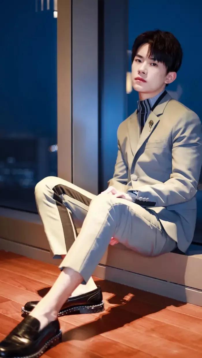 易烊千玺高清壁纸，每一张都好帅