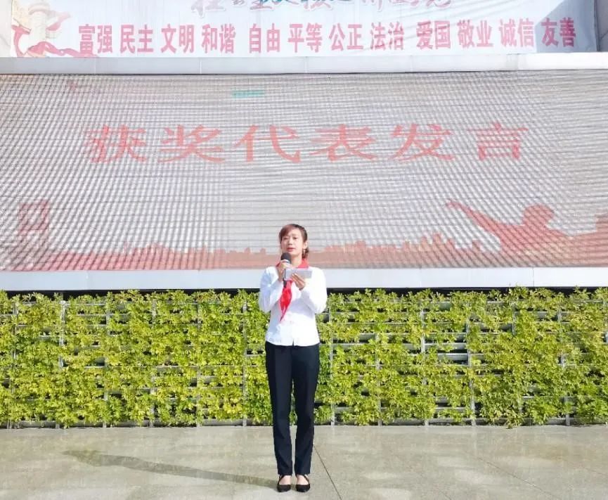 成都高新区中和小学开展“五一致敬最美劳动者”主题活动