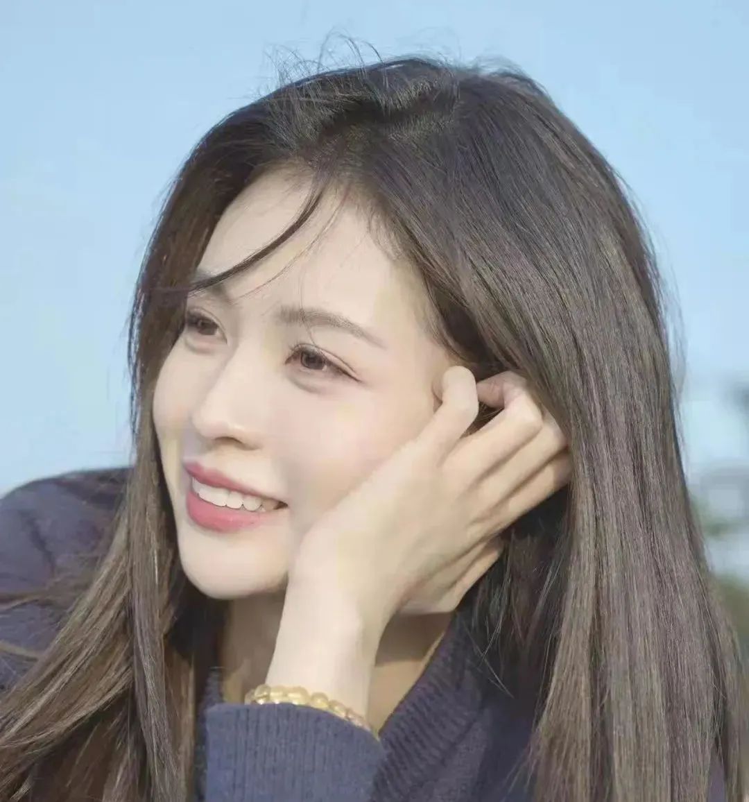 青岛大学超美校花学姐，凭借一首歌走红，梦想是成为一名老师