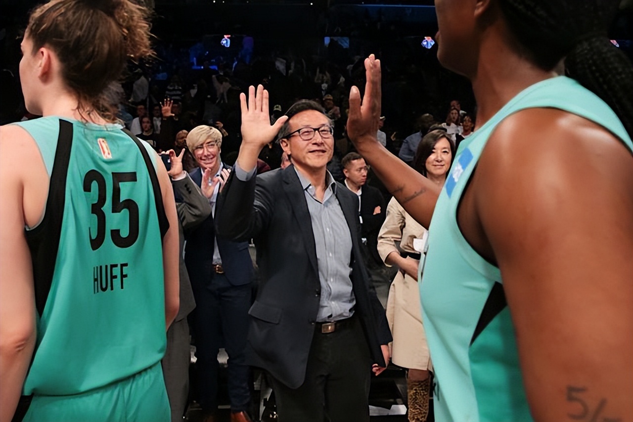 为什么新浪nba看不到评论(蔡崇信成了NBA历史级大冤种？事实上他可能压根不在乎)