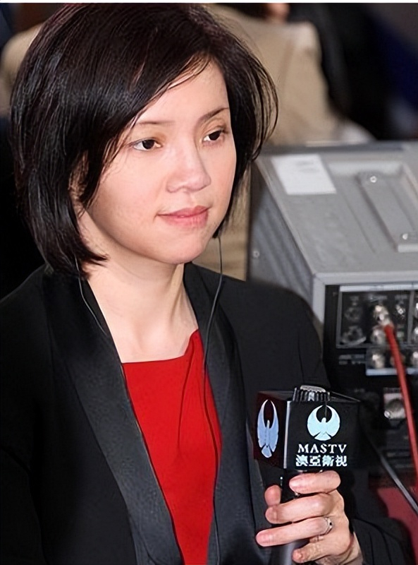 曾是台湾美女政客的璩美凤,本应前途无量,却被偷拍改变了人生