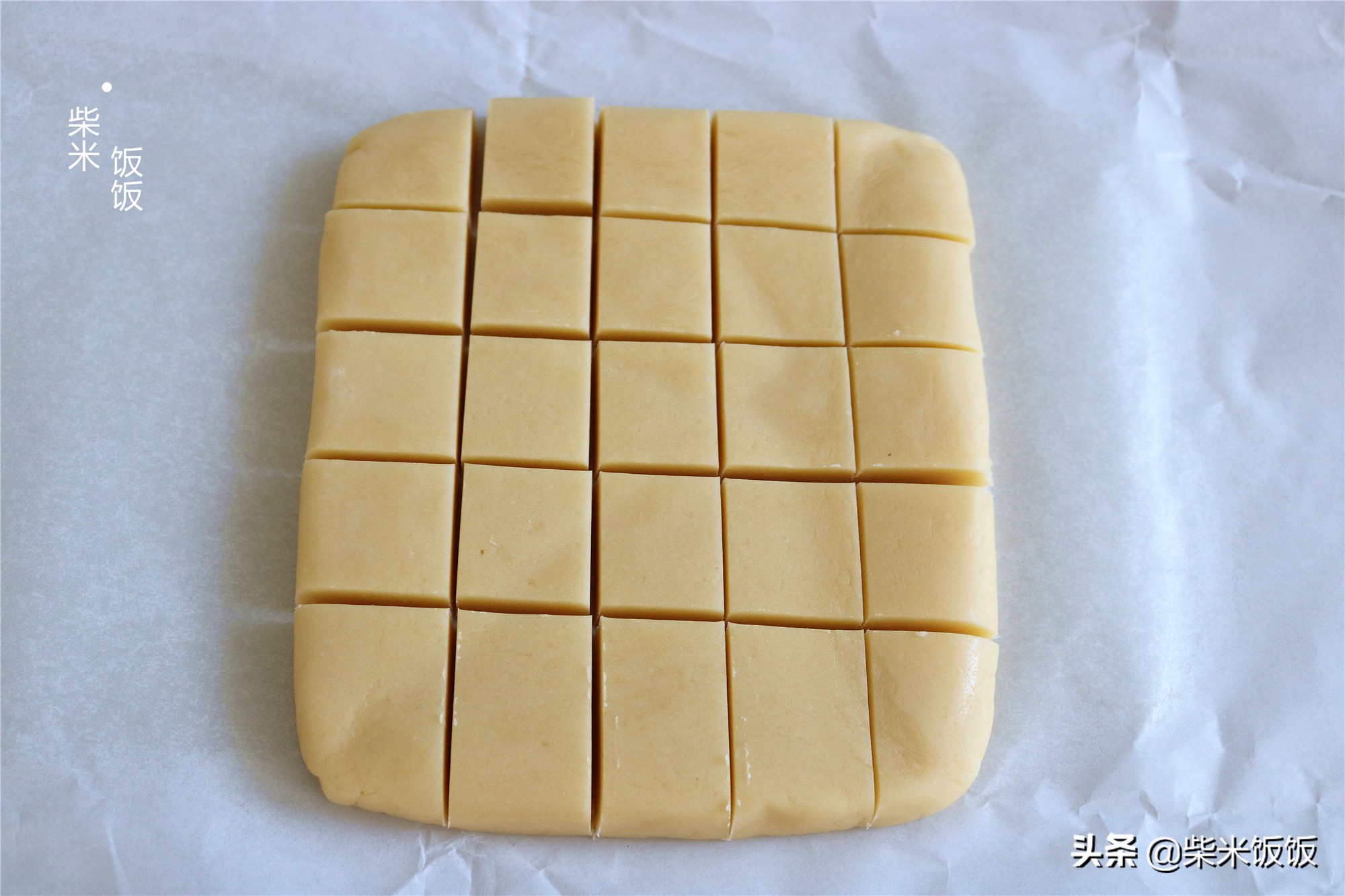 咬一口，酥掉渣，这款炼乳小方太好吃了，做法比面包蛋糕都简单