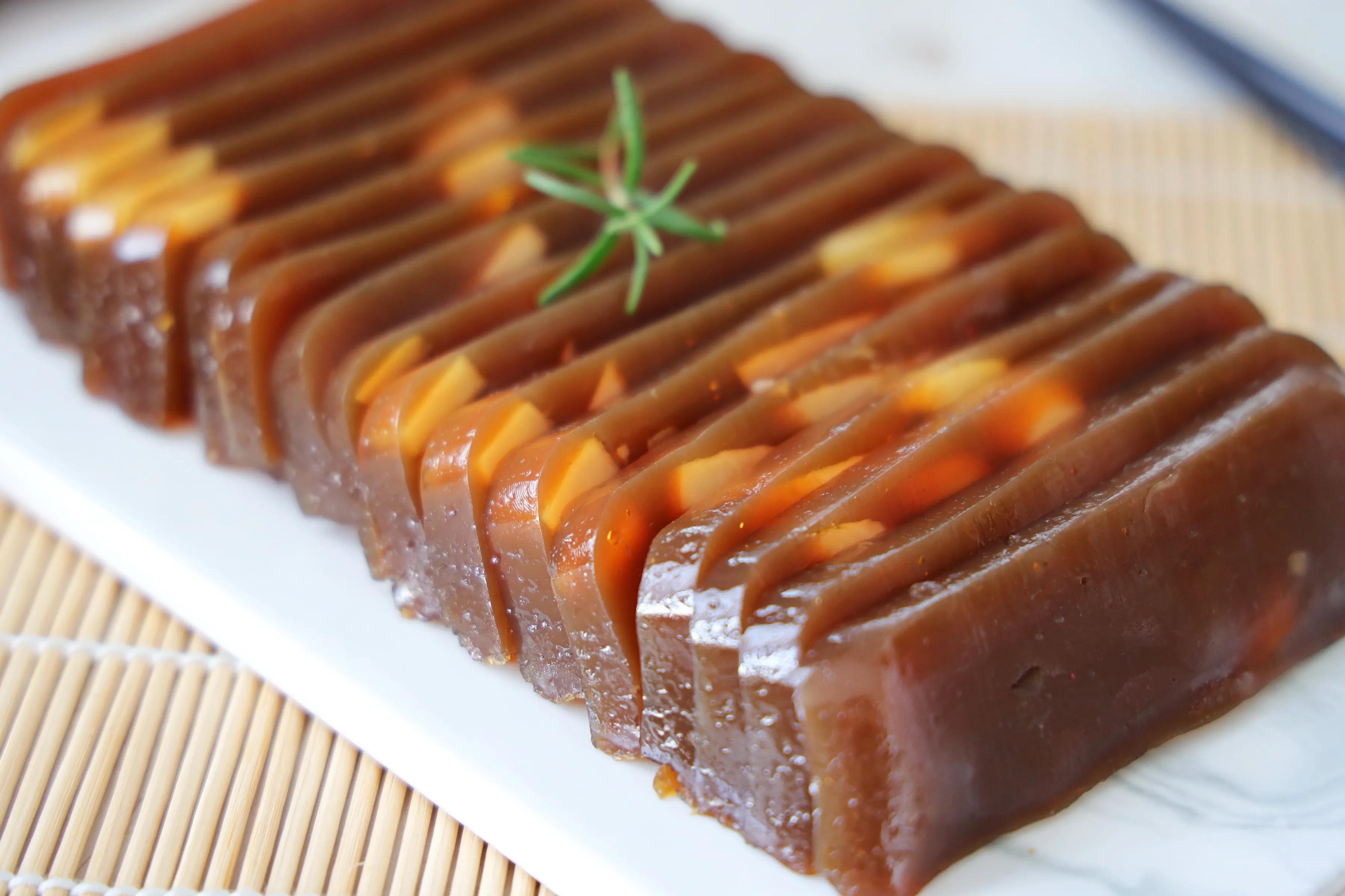 特别适合家宴上的一道甜品，Q弹有嚼劲，不甜不腻，解馋又解腻