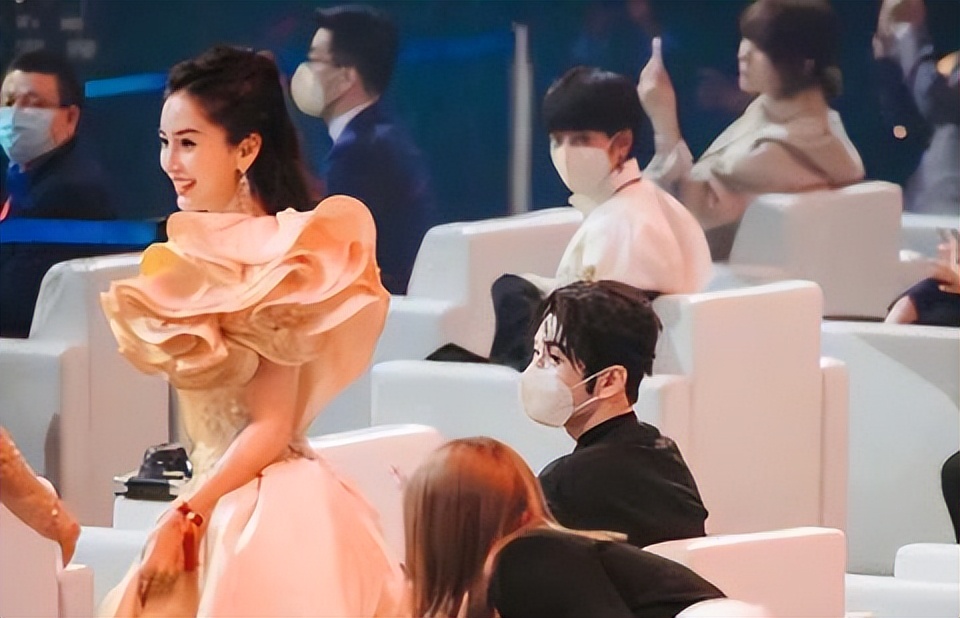 离婚才过2个月,杨颖四处受冷眼,她是否会念起黄晓明的好?