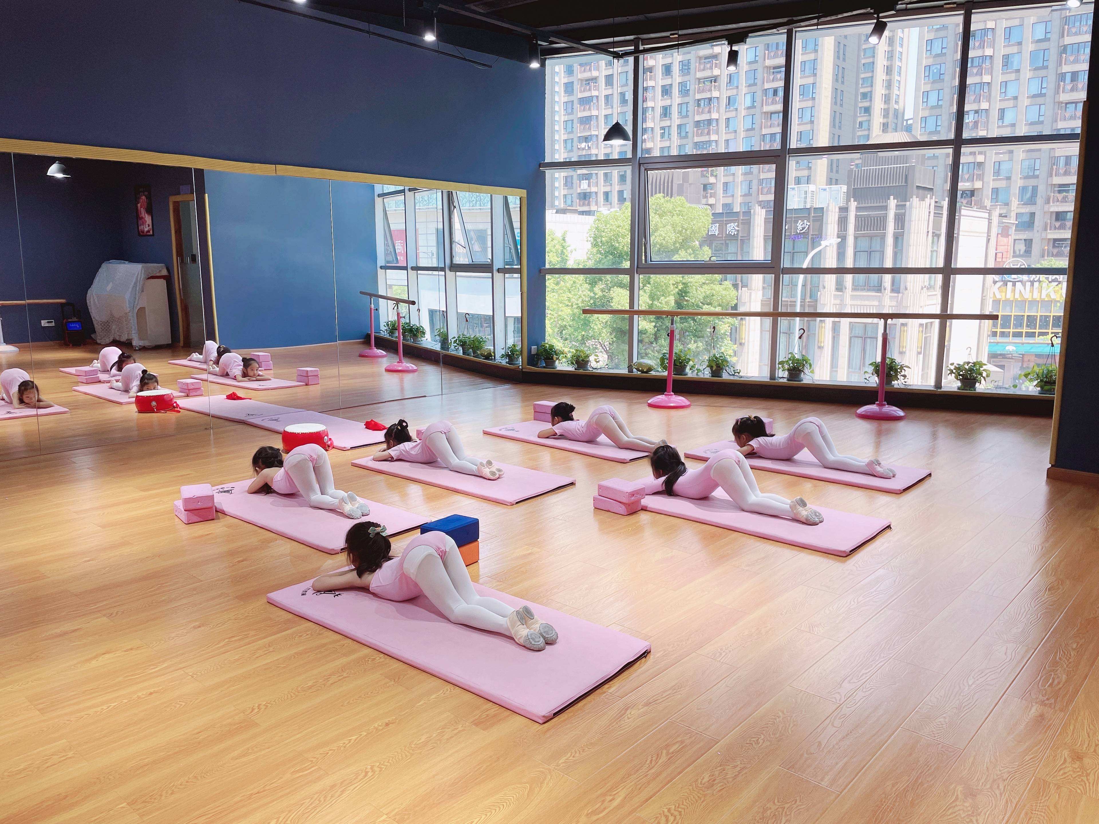 舞蹈，是危险的兴趣班，别被环境和老师误导，娃没天分，别硬学