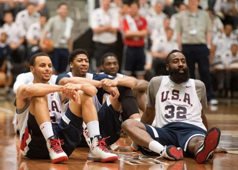 与nba合作的企业有哪些(都说NBA打压非耐克球员，又有哪些其他品牌旗下球员拿到过MVP呢？)