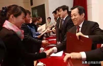18年“大老虎”被打下马，退休时名下有房产2714套，敛财上百亿元