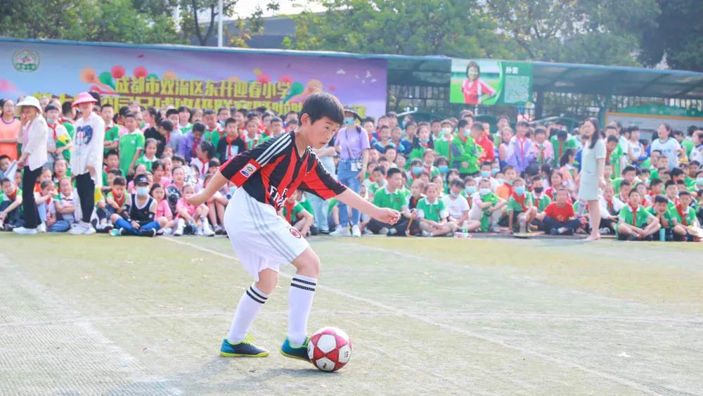 双流区迎春小学举行第七届校园足球班级联赛暨啦啦操比赛颁奖仪式