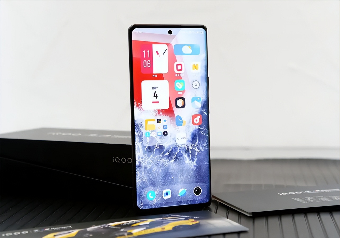 从4399元跌至3399元，12GB+256GB+E5+120W，618尽享优惠