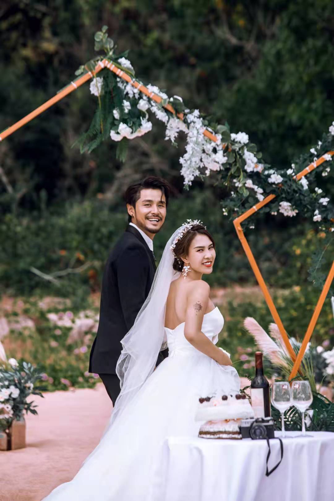 郑州婚纱照工作室排行！来一组内景+外景的婚纱照客片欣赏一下