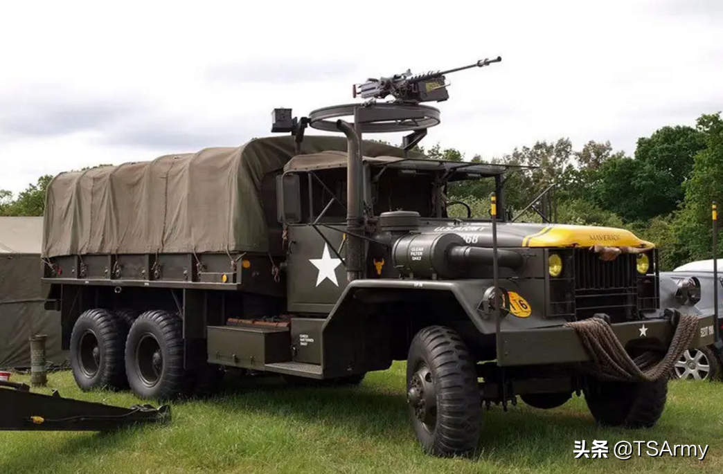 m54是在m35和m44卡车的基础上升级而来,同样是在上世纪六十年代装备