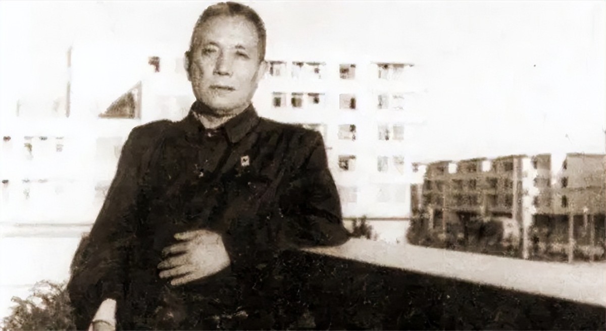 女儿刚刚夭折，丈夫就迷上貌美校花，妻子成全，他却牵挂妻子一生