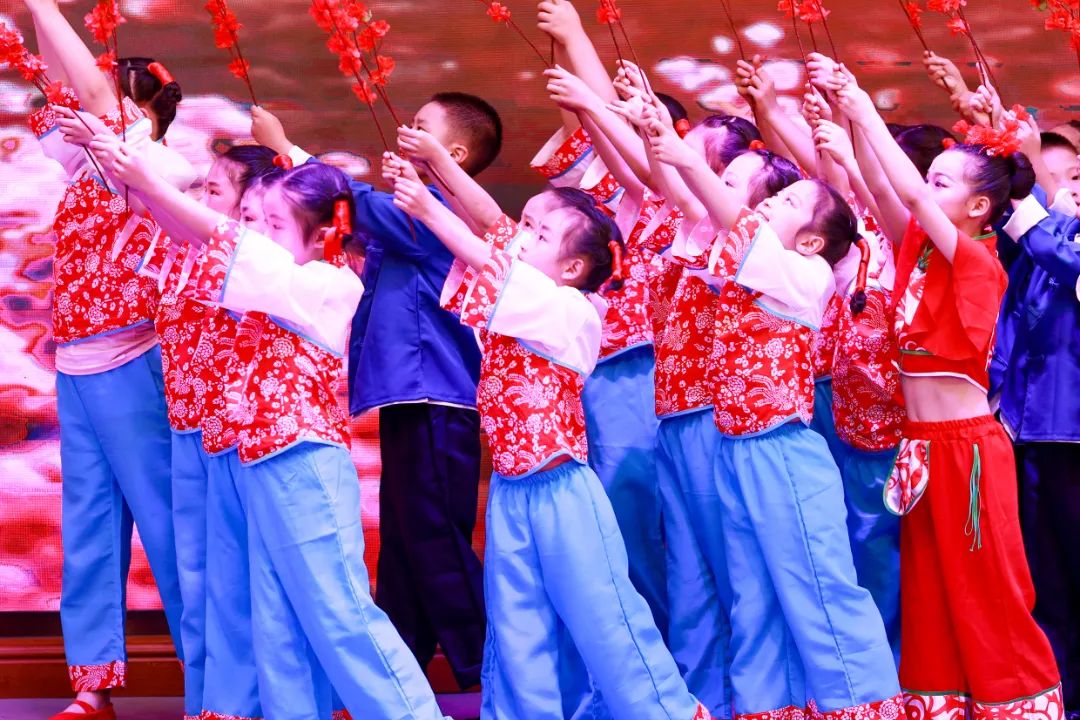 华阳实验小学举行“童星耀五月·艺术绽花开”群舞比赛（续）