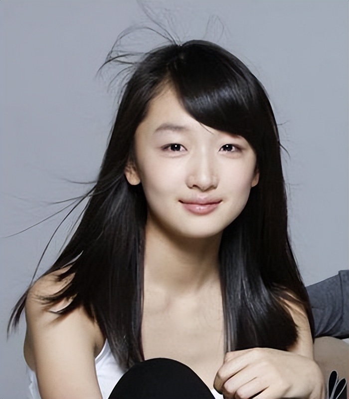 24岁周冬雨和29岁赵丽颖同框，满屏尽是尴尬，小5岁竟完败