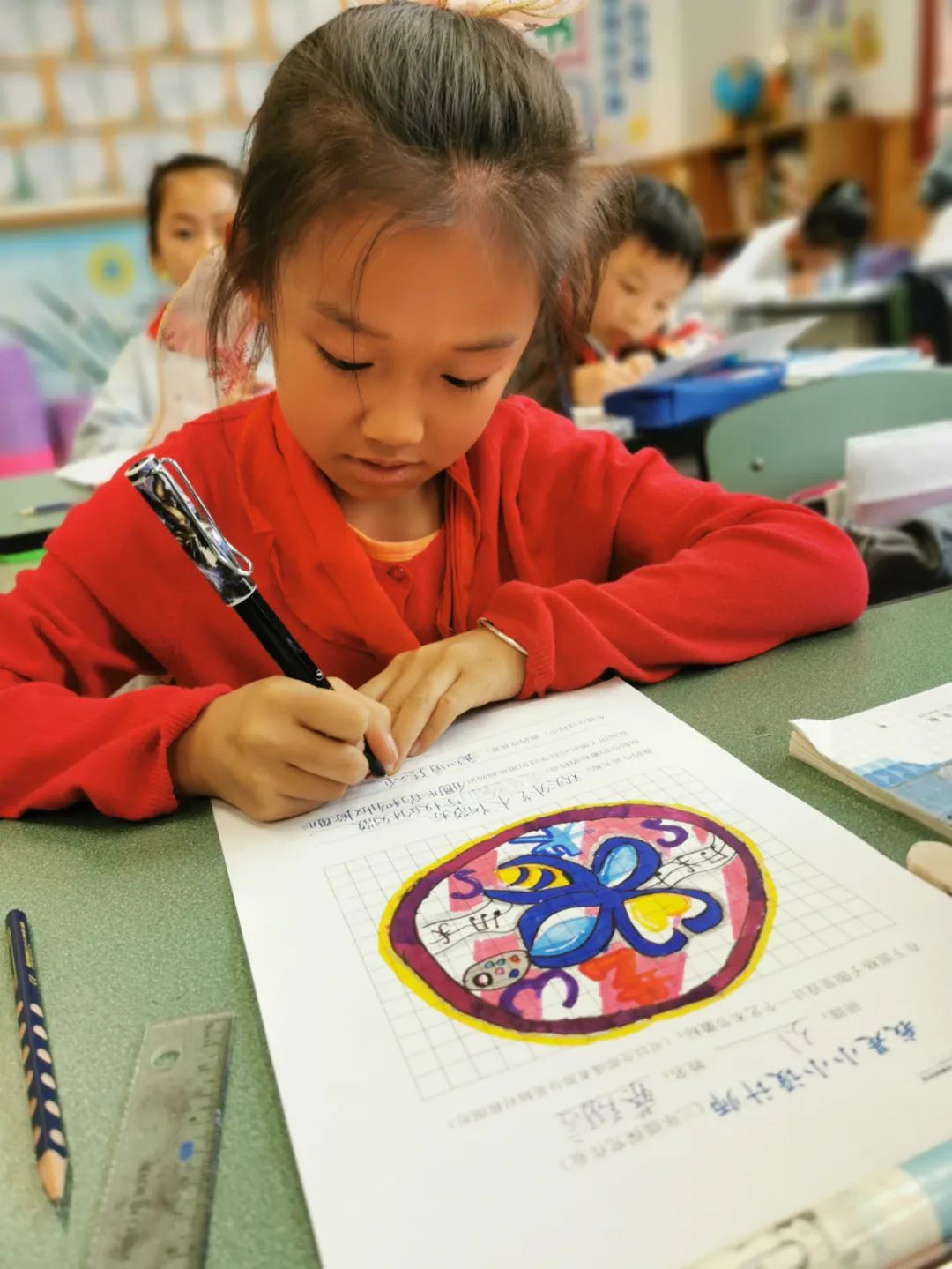 实验小学外国语学校举行“能娃学数学——艺术节徽标设计比赛”