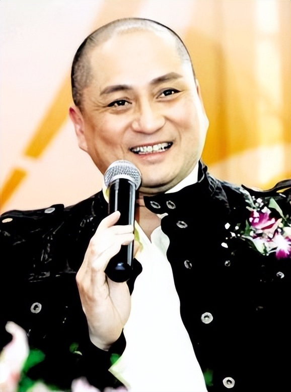 《上海滩》42年过去，演员差距大，男二66像36岁，2位老戏骨离世