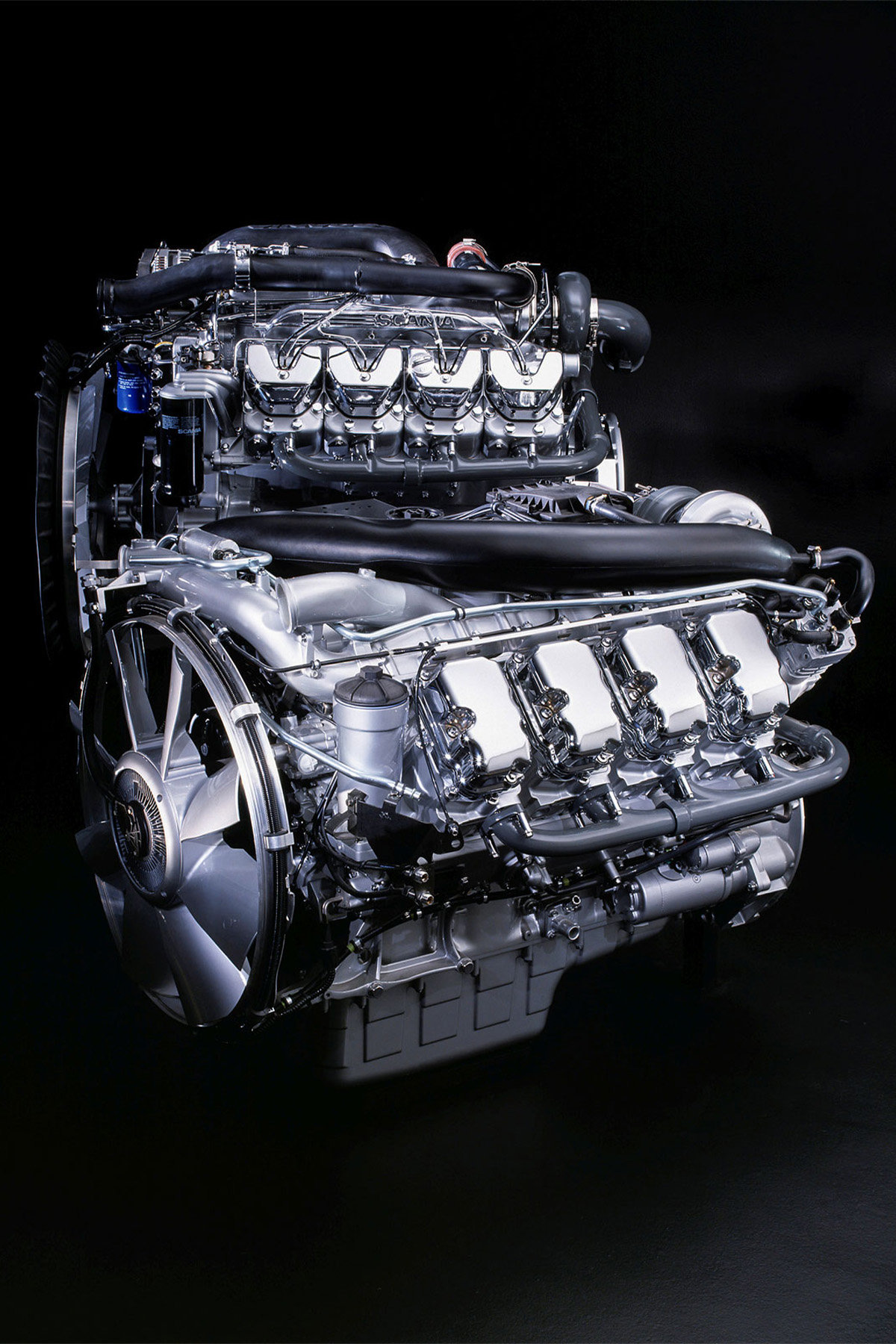 揭秘斯堪尼亚v8发展史,公路之王如何步步加冕?