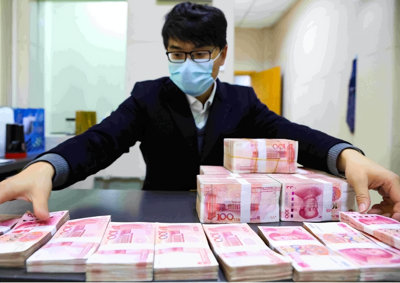 银行100万一年利息多少(在中国有100万存款) - a叁贰零