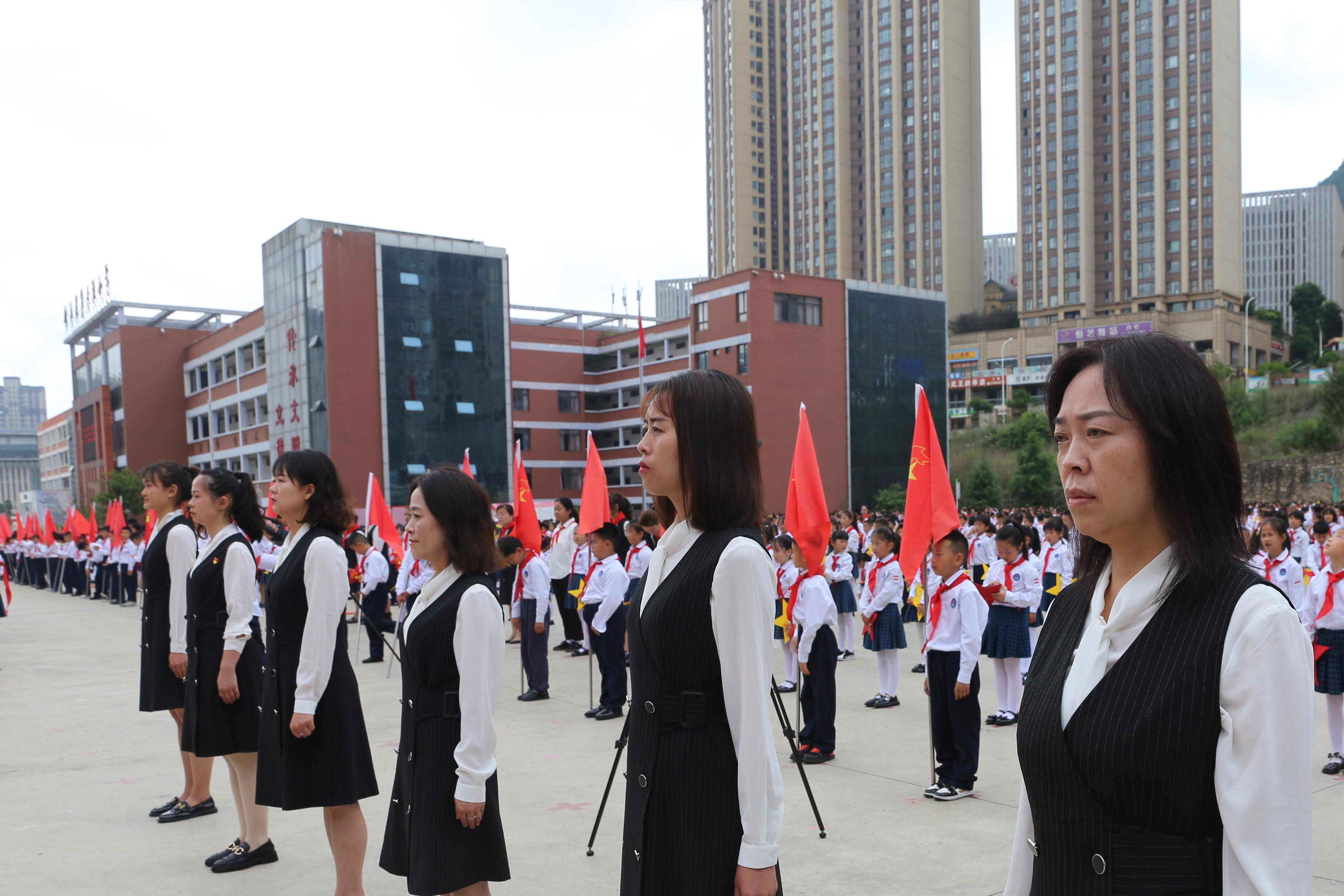 鐘山區(qū)第十五小學(xué)舉辦慶“六一”文藝匯(圖4) 鐘山區(qū)第十五小學(xué)舉辦慶“六一”文藝匯(圖4)