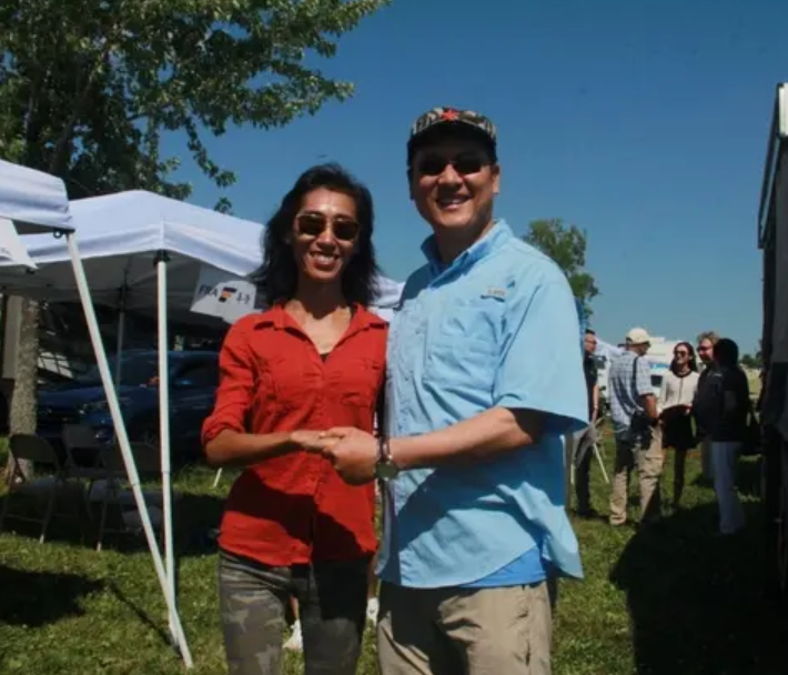 重庆女孩大二退学，35岁离婚，37岁卖房学飞行，43岁环球单飞成功