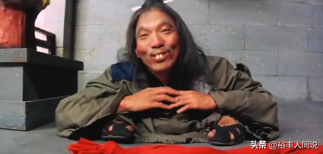 65岁袁祥仁定居内地不言休！演绎新角色僵尸道长，40度高温仍坚持