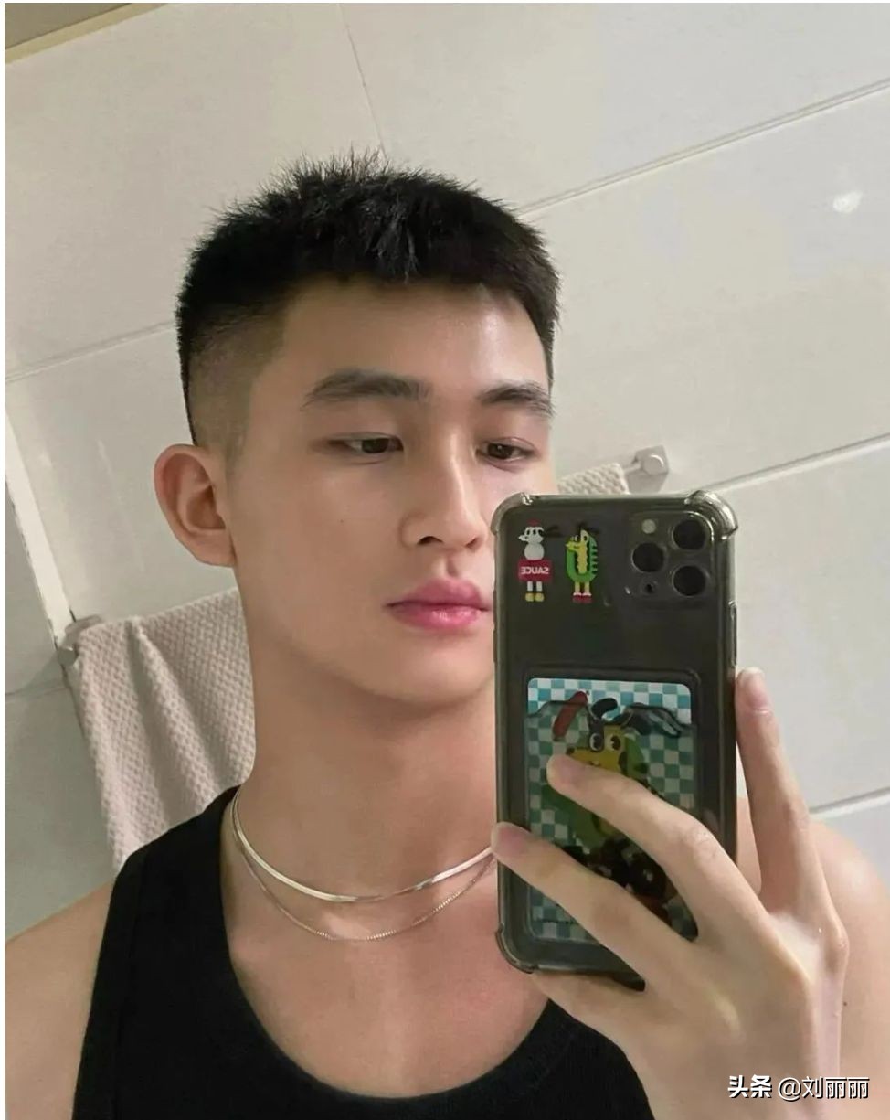 两边短中间长的发型(长脸型适合什么样的短发发型)-图13