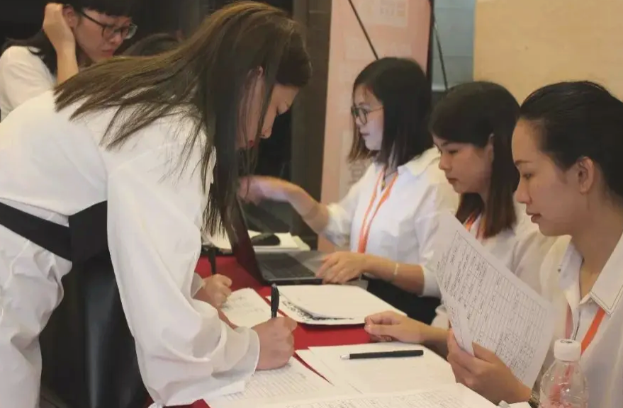 报志愿时要注意！北大教授预测，“三类职业”或将在10年后消失