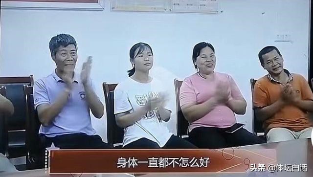 全红婵高中大姐罕见亮相！身材修长像爸爸，扎马尾一脸书生气