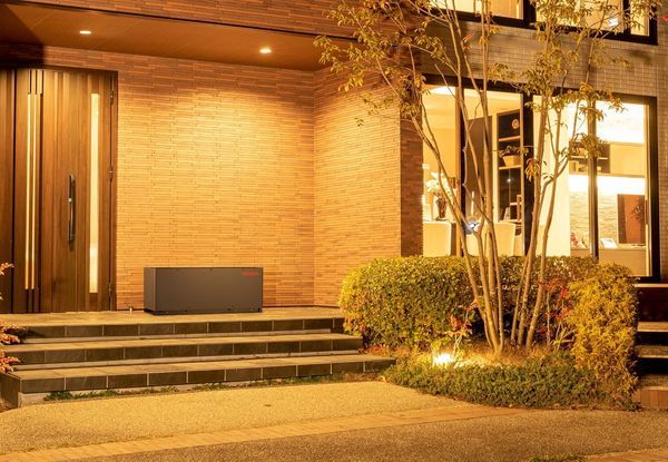 丰田家用储能系统，可抽取各式车辆中的电力供住宅用电